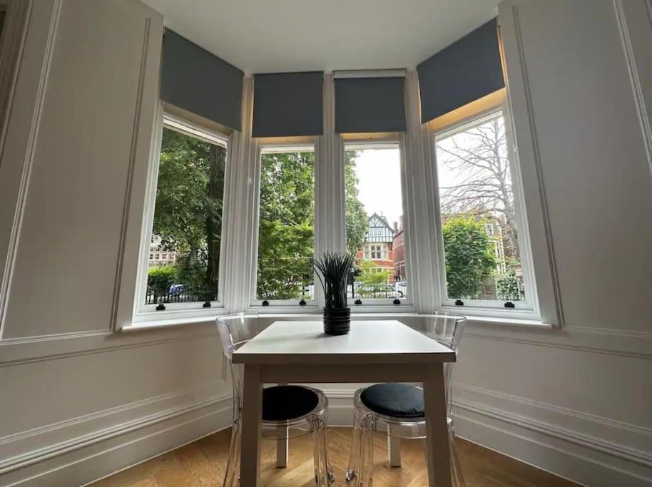Superior Stay, Sophia Gardens, City Centre And Stadium Sleeps 4 カーディフ エクステリア 写真